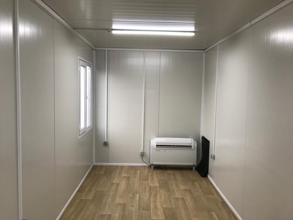 base de vie solution modulaire avec sanitaires et bureaux pour le BTP