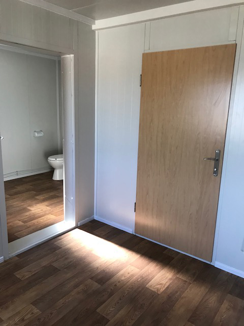 BUNGALOW SANITAIRES WC CHAUFFAGE. Bâtiment modulaire permanent.