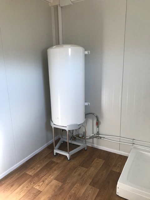 BUNGALOW SANITAIRES CHAUFFE EAU.