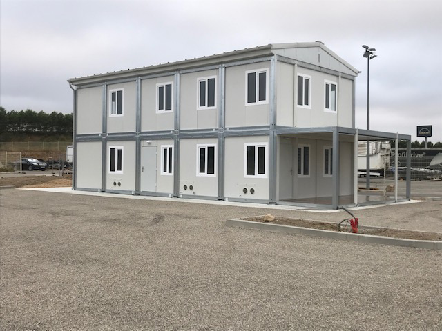 BASE DE VIE BUREAU SANITAIRES. Bâtiment modulaire permanent.
