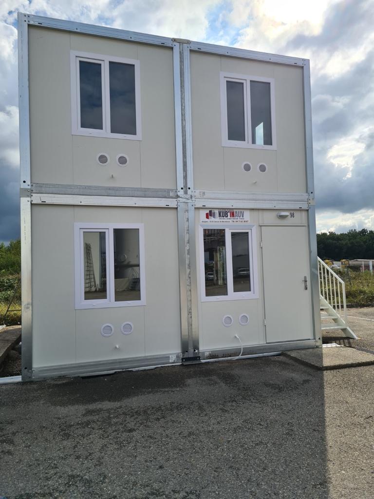 base de vie solution modulaire avec sanitaires et bureaux pour le BTP